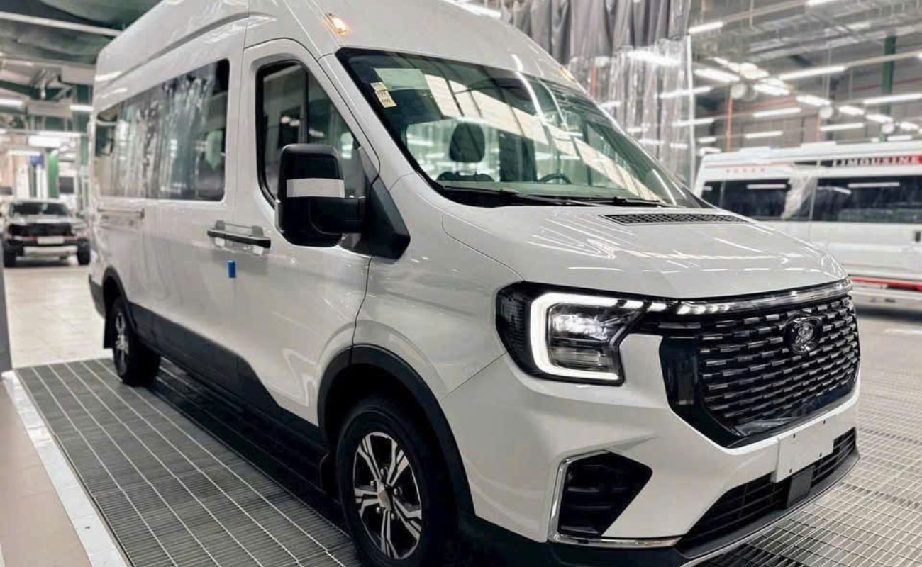Tổng đài Taxi Minh Khang cho thuê xe 16 chỗ Ford Transit đời mới đón sân bay Cát Bi