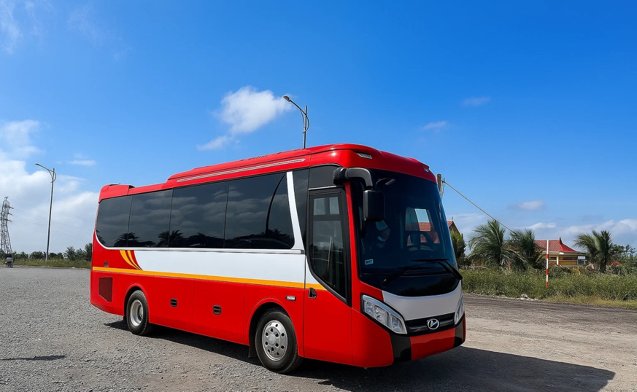 Dịch vụ thuê xe 29 chỗ Hải Phòng giá rẻ, xe Samco Felix màu đỏ đời mới tại Minh Khang.