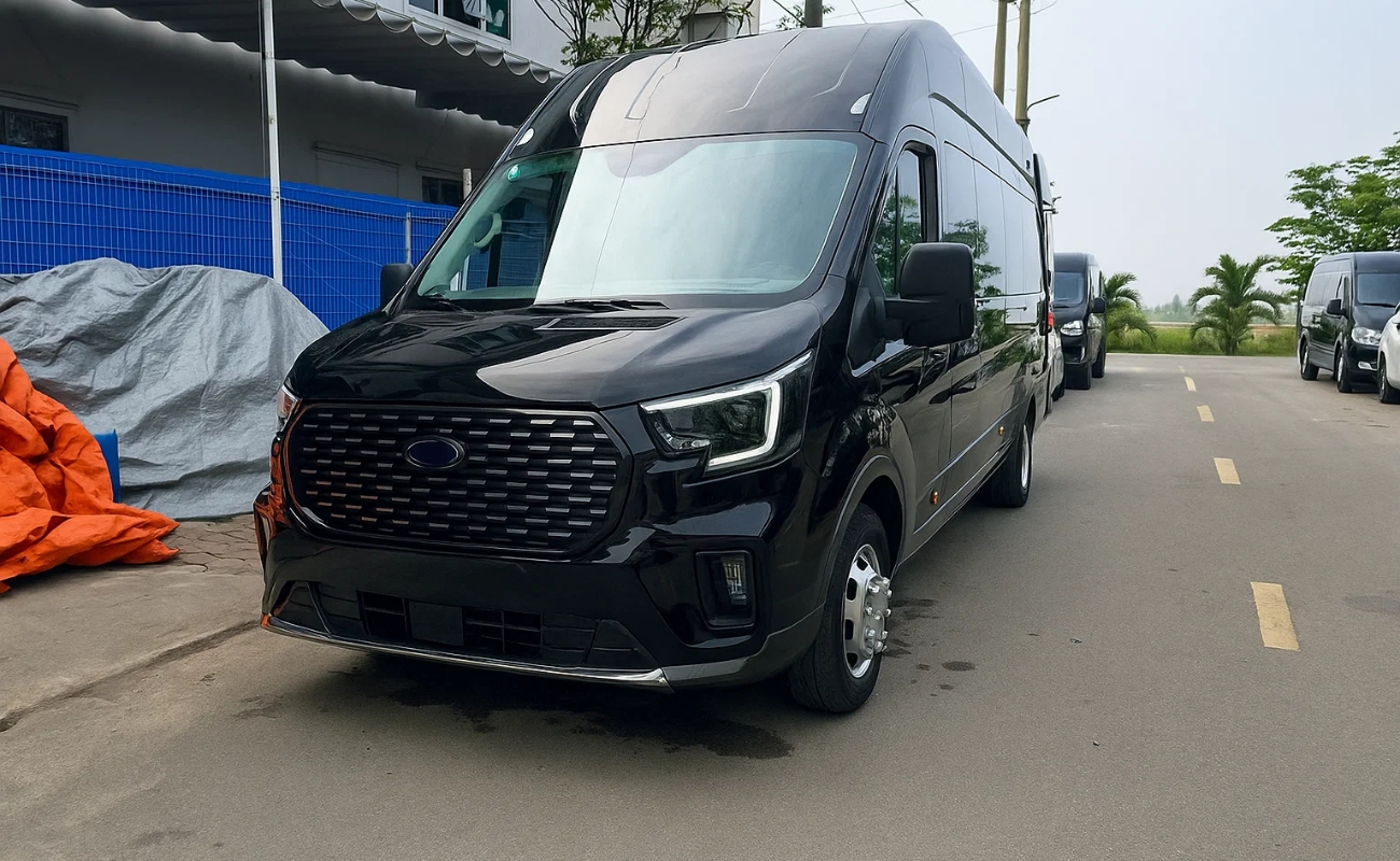 thue-xe-du-lich-ha-long-ford-transit-2024-doi-moi