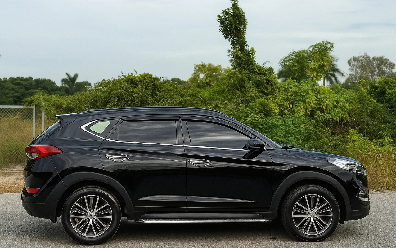 Xe 5 chỗ gầm cao Hyundai Tucson màu đen phục vụ xe tiện chuyến Hải Phòng Hà Nội [2025] - Taxi Minh Khang