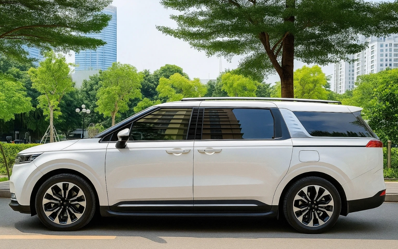 Hình ảnh xe 7 chỗ Kia Carnival màu trắng phục vụ xe ghép Hải Phòng đi Hà Nội [2025]