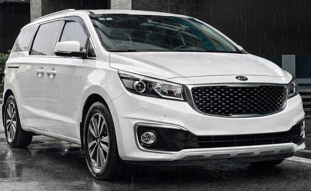 Xe du lịch Hải Phòng đi Hưng Yên - Kia Sedona 7 chỗ màu trắng gia đình