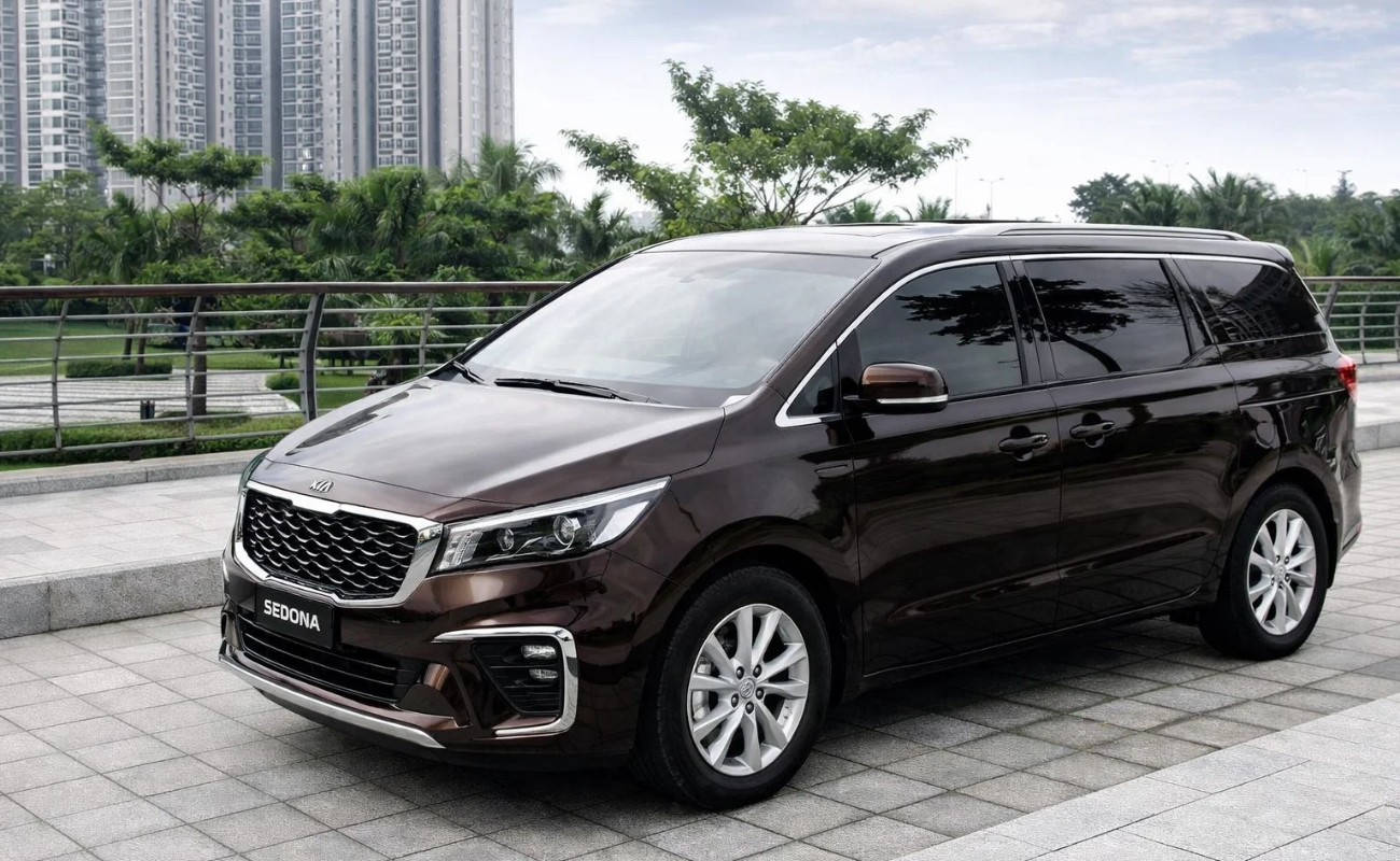 Xe du lịch Hải Phòng đi Nam Định - Kia Sedona 7 chỗ màu nâu sang trọng