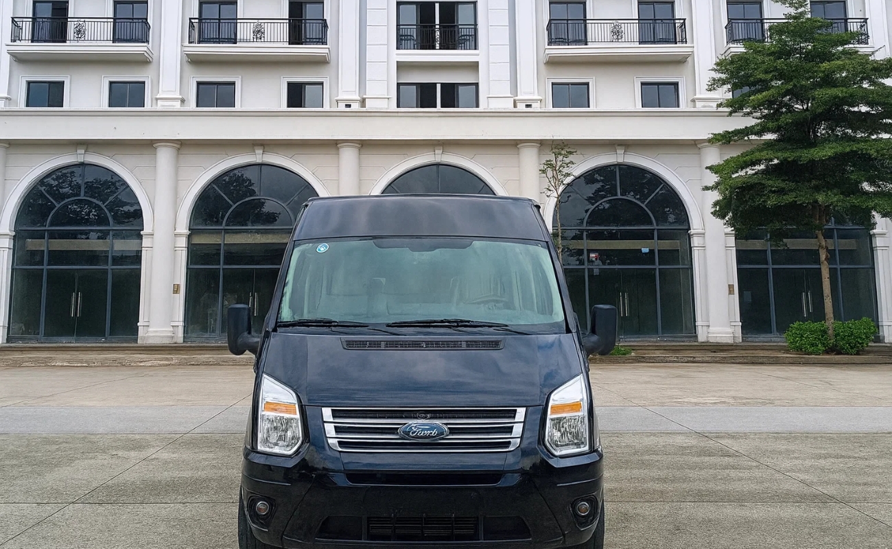 Xe 16 chỗ Ford Transit phục vụ tuyến xe du lịch hải phòng đi thác bản giốc