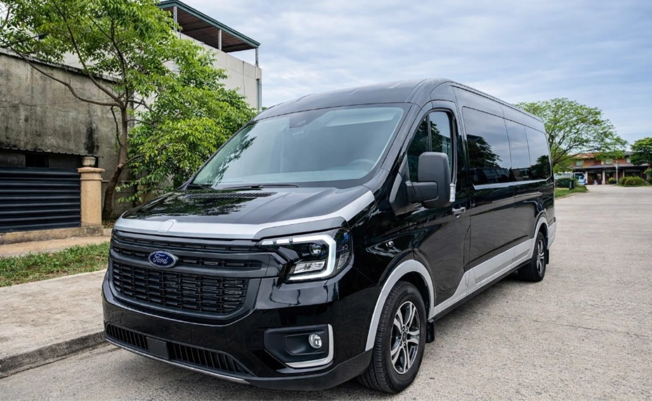 Xe du lịch Hải Phòng đi Đền Củi - Xe 16 chỗ Ford Transit đời mới màu đen