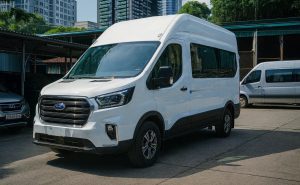 Xe du lịch hải phòng đi móng cái dòng Ford Transit 16 chỗ màu trắng đời mới - Taxi Minh Khang