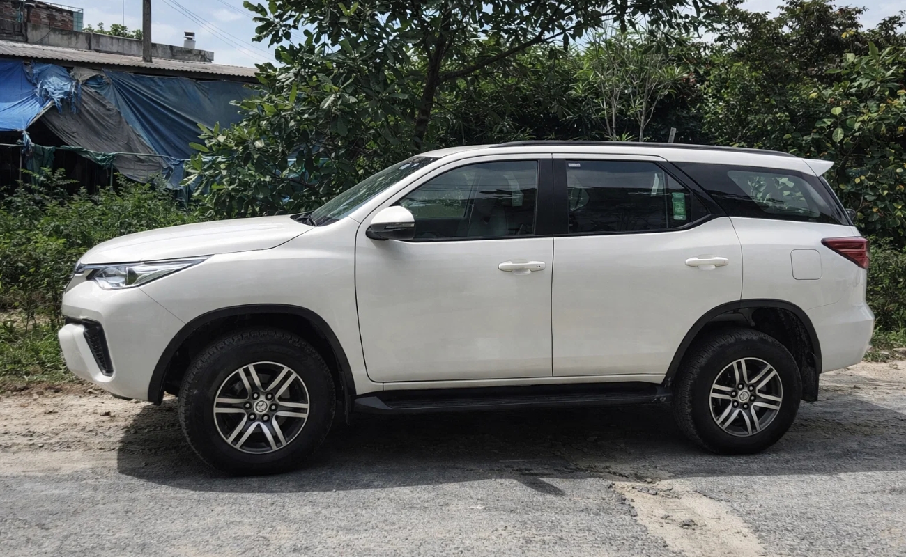 Xe du lịch Hải Phòng đi Tuyên Quang - Toyota Fortuner 7 chỗ gầm cao