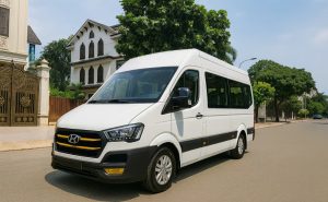 Xe du lịch hải phòng đi yên tử dòng Hyundai Solati 16 chỗ màu trắng đời mới, khoang rộng - Taxi Minh Khang