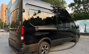 Xe du lịch Hải Phòng Hà Giang dòng 16 chỗ Ford Transit màu đen