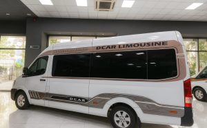 Xe du lịch Hải Phòng Mai Châu dòng Limousine DCar 9 chỗ màu trắng sang trọng