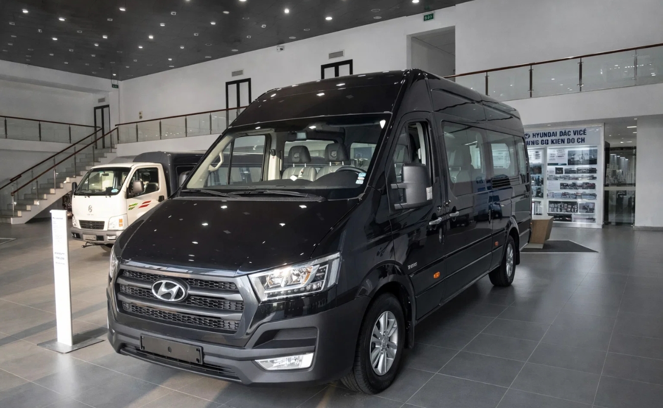 Xe du lịch Hải Phòng đi Bắc Hà - Hyundai Solati 16 chỗ màu đen