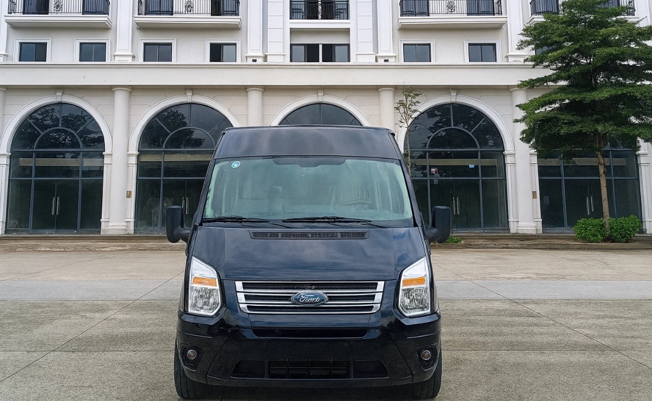 Xe du lịch Hải Phòng đi Khoang Xanh - Ford Transit 16 chỗ màu đen