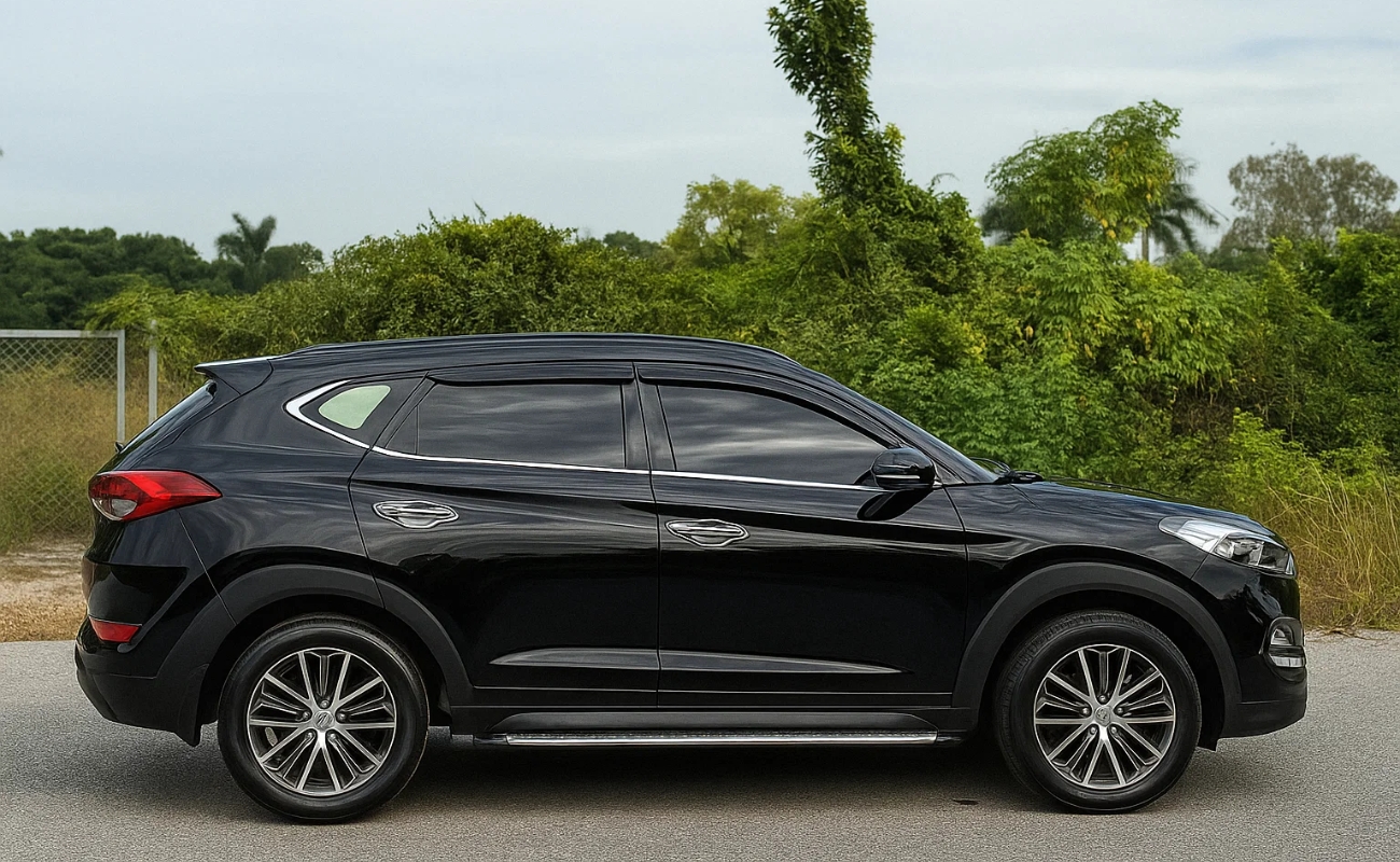 Xe 5 chỗ Hải Phòng đi Pù Luông - Hyundai Tucson màu đen gầm cao