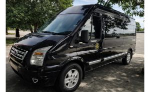 Xe Limousine Hải Phòng đi Lai Châu - Ford Transit Dcar 9 chỗ màu đen