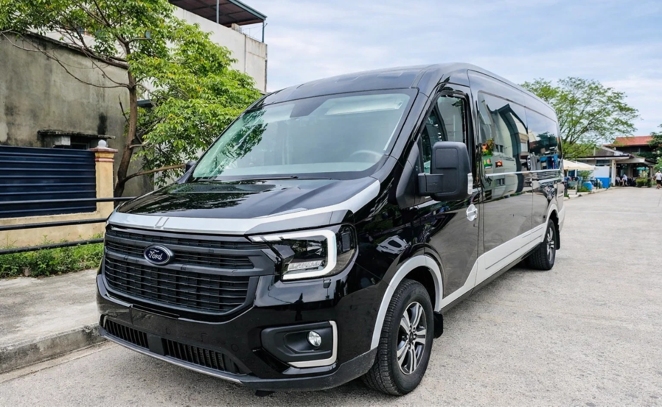 Xe du lịch Hải Phòng đi Đồng Văn - Ford Transit 16 chỗ 2024 màu đen