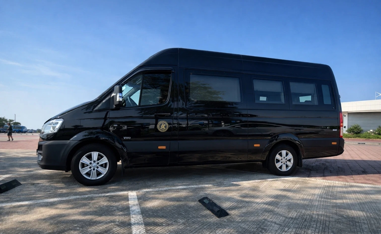 Xe du lịch Hải Phòng đi Mẫu Sơn - Mercedes Vito 9 chỗ màu đen