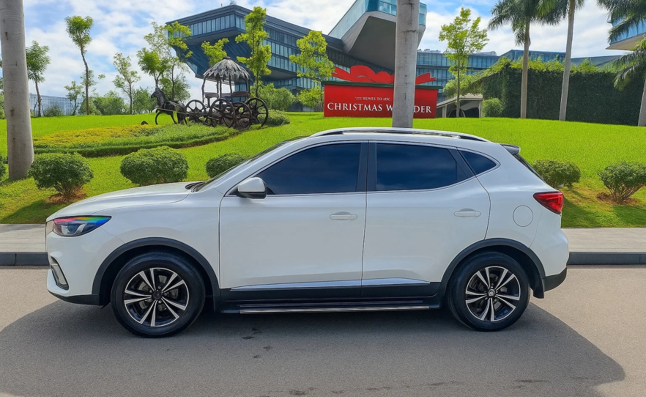 Xe du lịch Hải Phòng đi Ocean Park - MG ZS 5 chỗ màu trắng