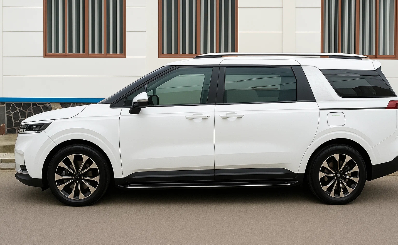 Xe du lịch Hải Phòng đi Pù Luông - Kia Carnival màu trắng 7 chỗ
