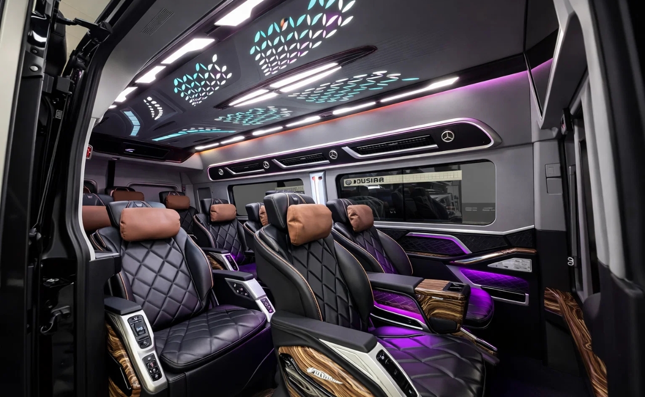 Nội thất xe du lịch Hải Phòng đi chùa Keo - Ghế da đen kiểu Maybach