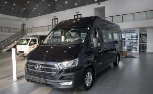 Xe du lịch Hải Phòng đi Ao Vua - Hyundai Solati 16 chỗ màu đen