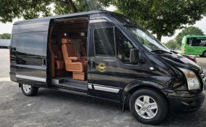 Xe du lịch Hải Phòng đi Bát Tràng - Ford Transit Limousine ghế da nâu