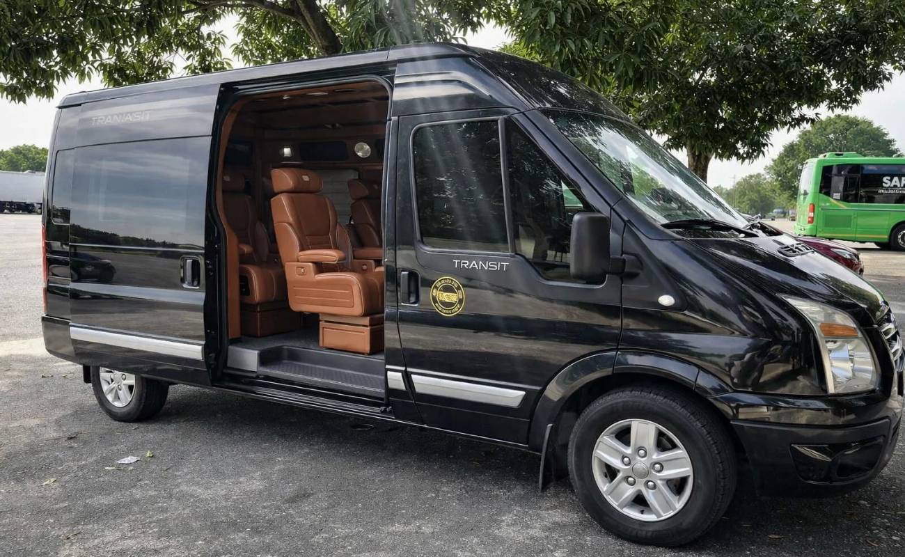 Xe du lịch Hải Phòng đi Bát Tràng - Ford Transit Limousine ghế da nâu