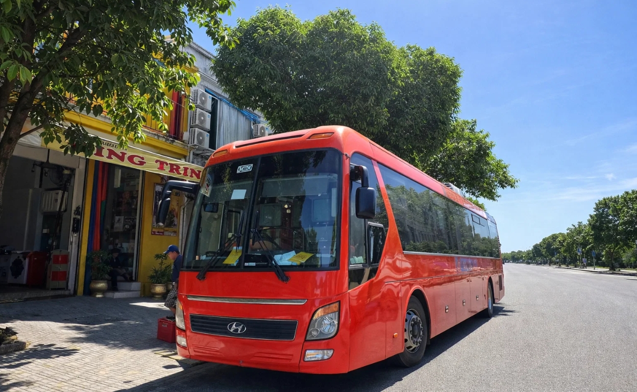 Mẫu xe Hyundai 45 chỗ hiện đại và quy trình kiểm tra chất lượng xe du lịch định kỳ