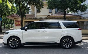 Hướng dẫn kinh nghiệm xử lý khi xe gặp sự cố thực tế cho dòng xe 7 chỗ Kia Carnival trắng