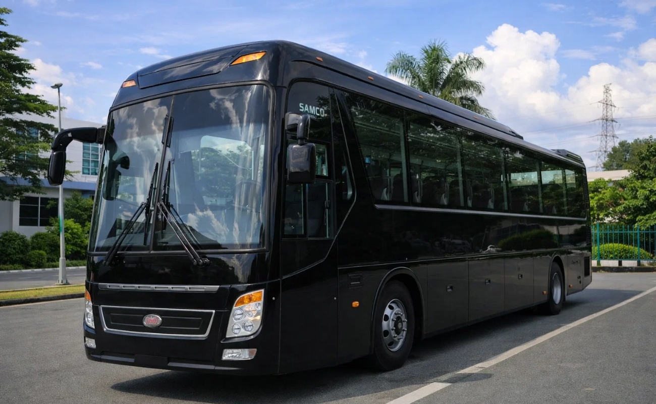 Bỏ túi kinh nghiệm về cách đàm phán giá xe du lịch khi lựa chọn dòng xe du lịch 29 chỗ màu đen
